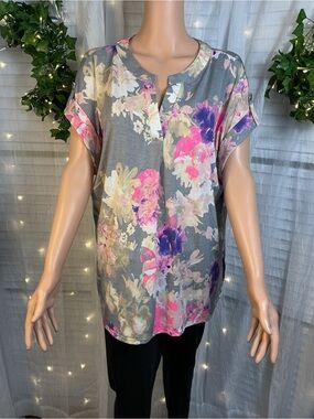 Dear Scarlett Gray Floral Split-Neck Tunic with Pink & Purple Accents